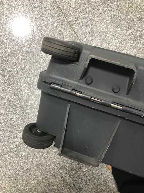 Mala viagem preta, da conceituada marca francesa Delsey, modelo Club