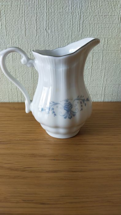 Porcelanowy mlecznik Wałbrzych PRL