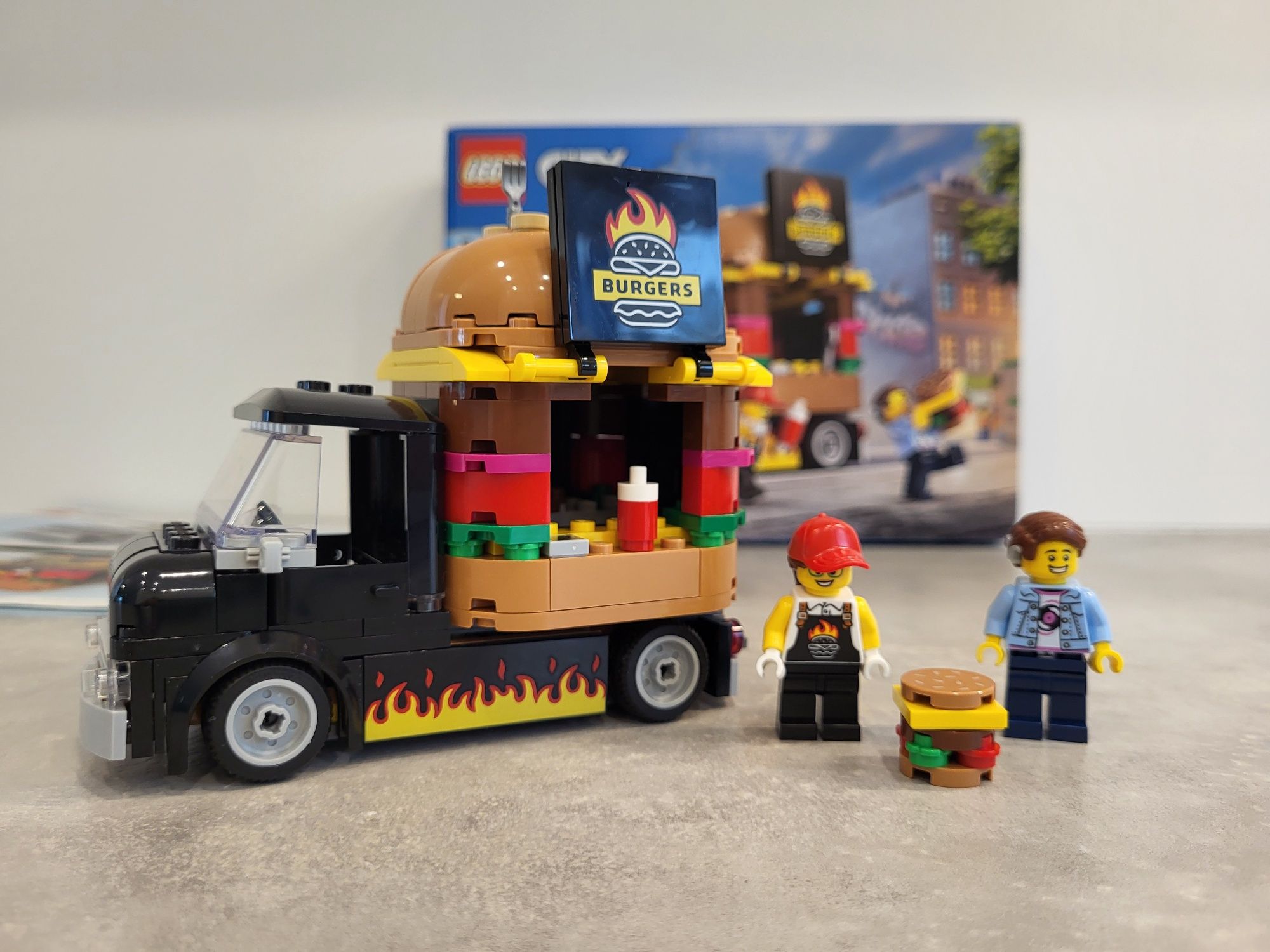 LEGO City 60404, Ciężarówka z burgerami