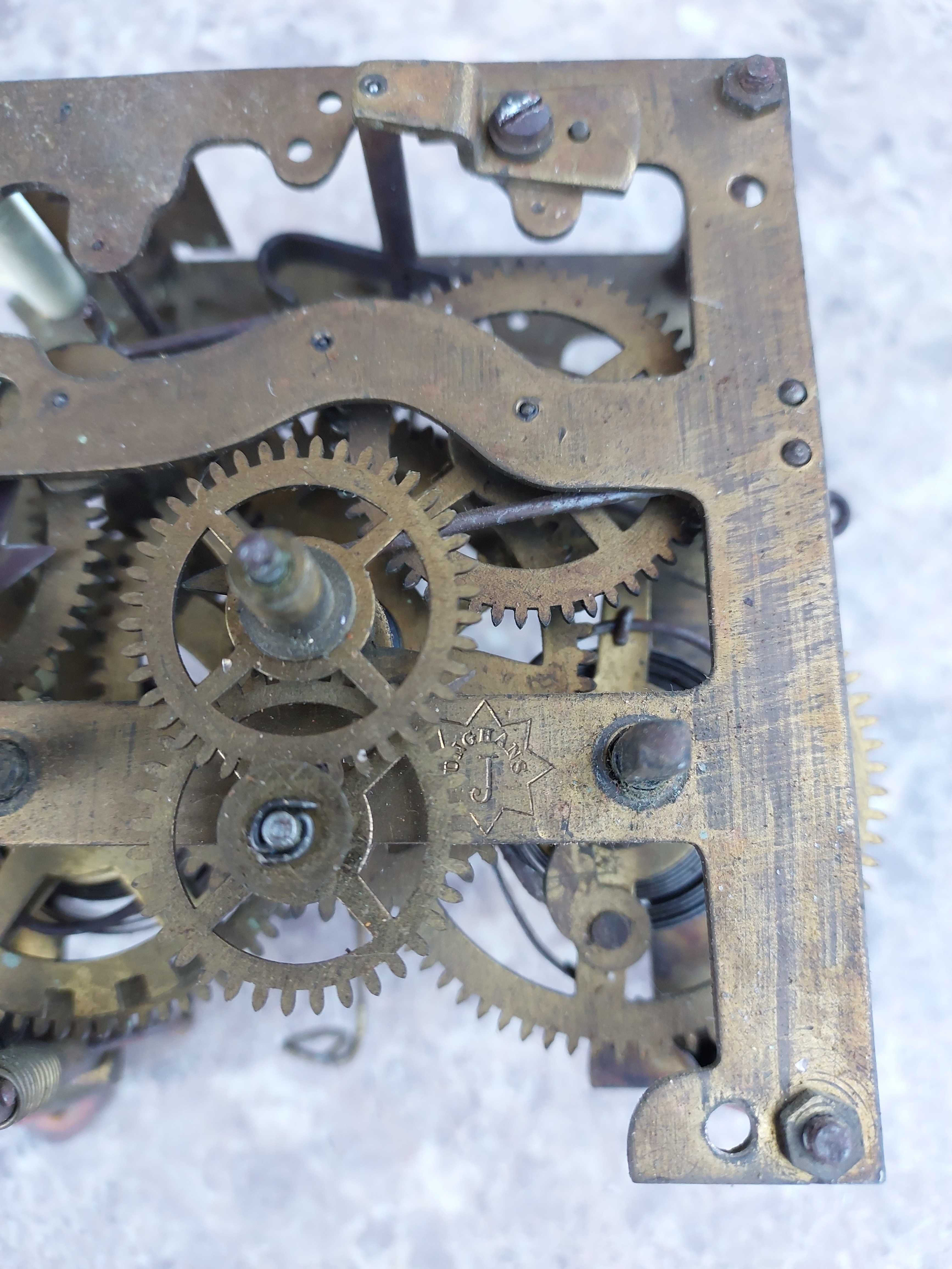 559 Mechanizm starego zegara ściennego Junghans