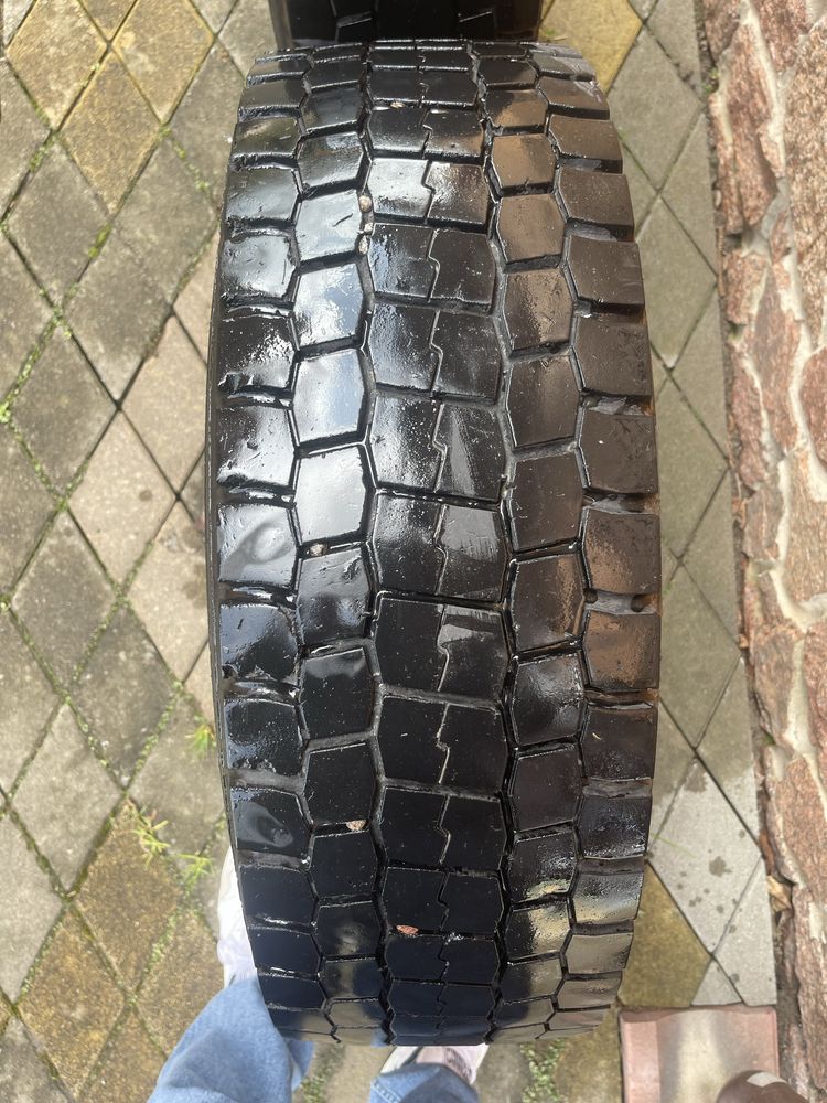 Продам колеса Bridgestone 235/75R17.5