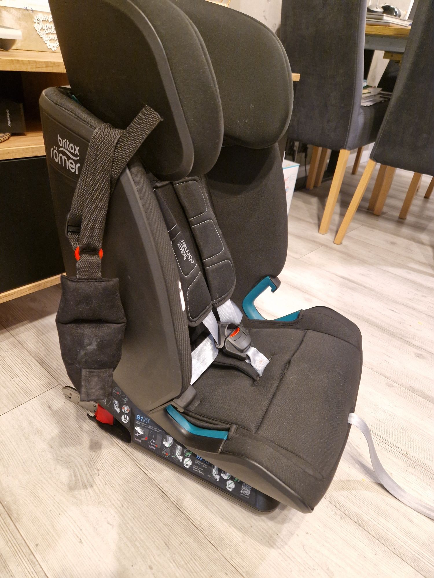 Fotelik Britax Roomer Advansafix  I- Size 9-36 kg