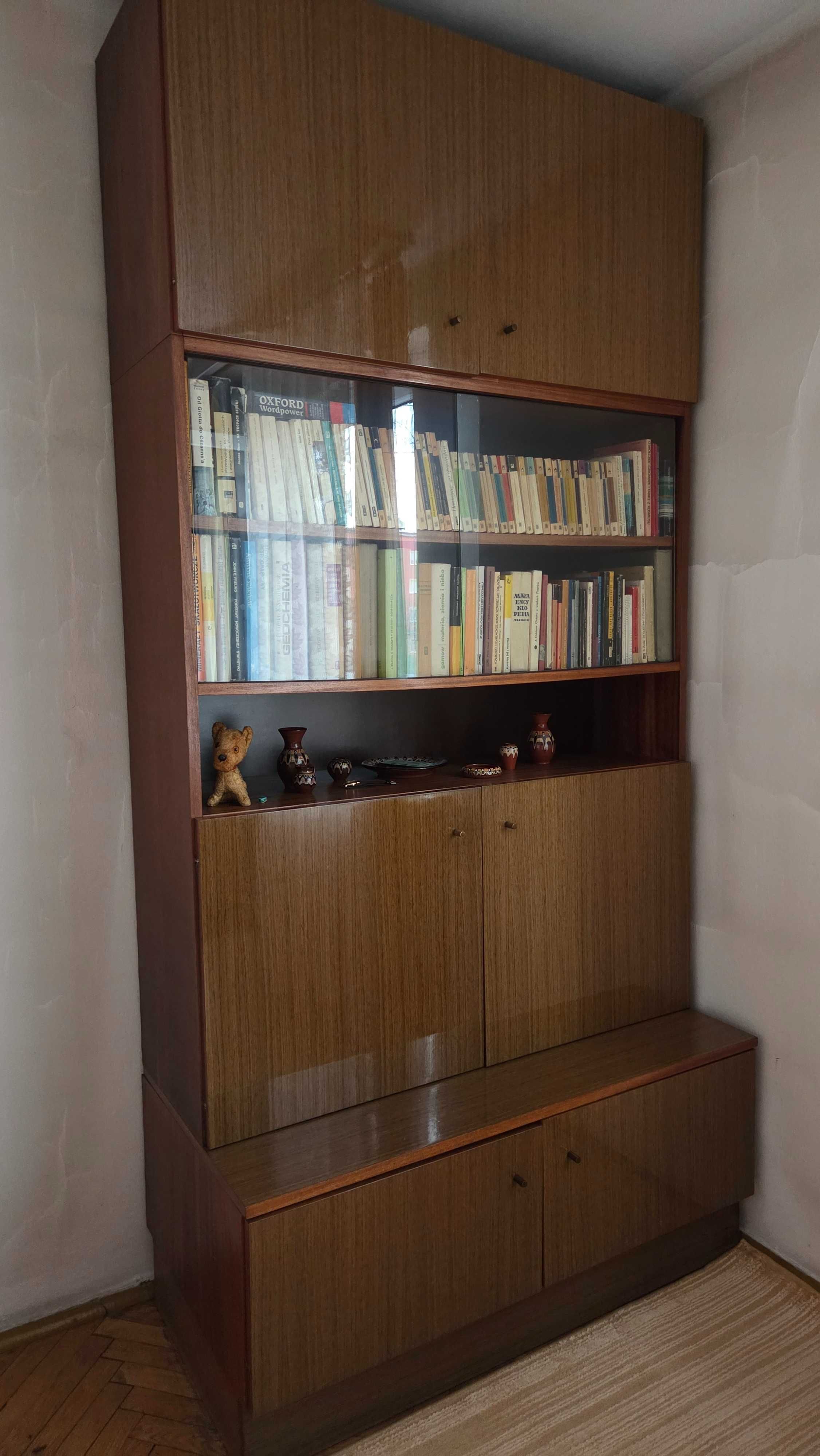 Meblościanka vintage z czasów PRL (19 elementów)
