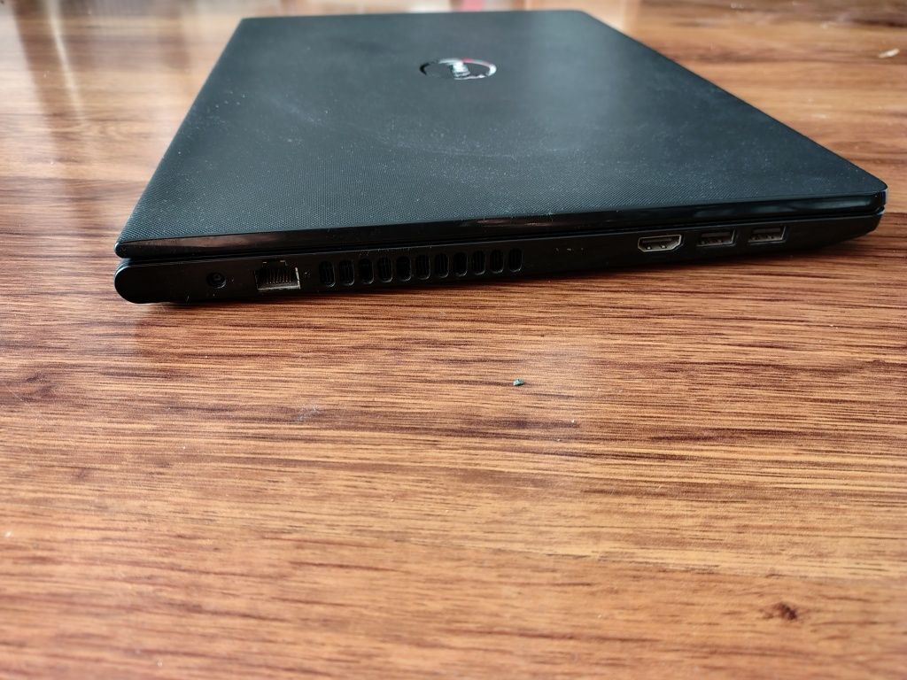 Laptop DELL 15 cali, Intel Core i5, 4 GB RAM,