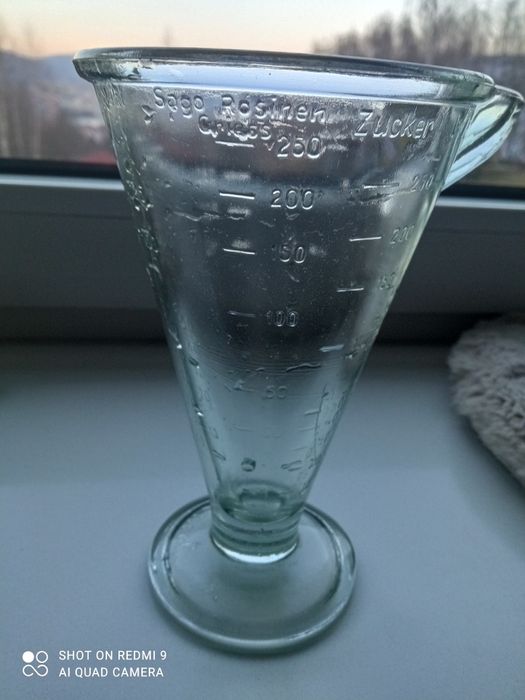 Stara szklana miarka syg.