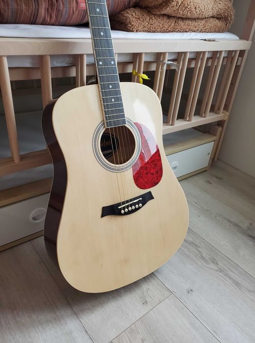 повнорозмірна акустична гітара світла посилений вузький гриф