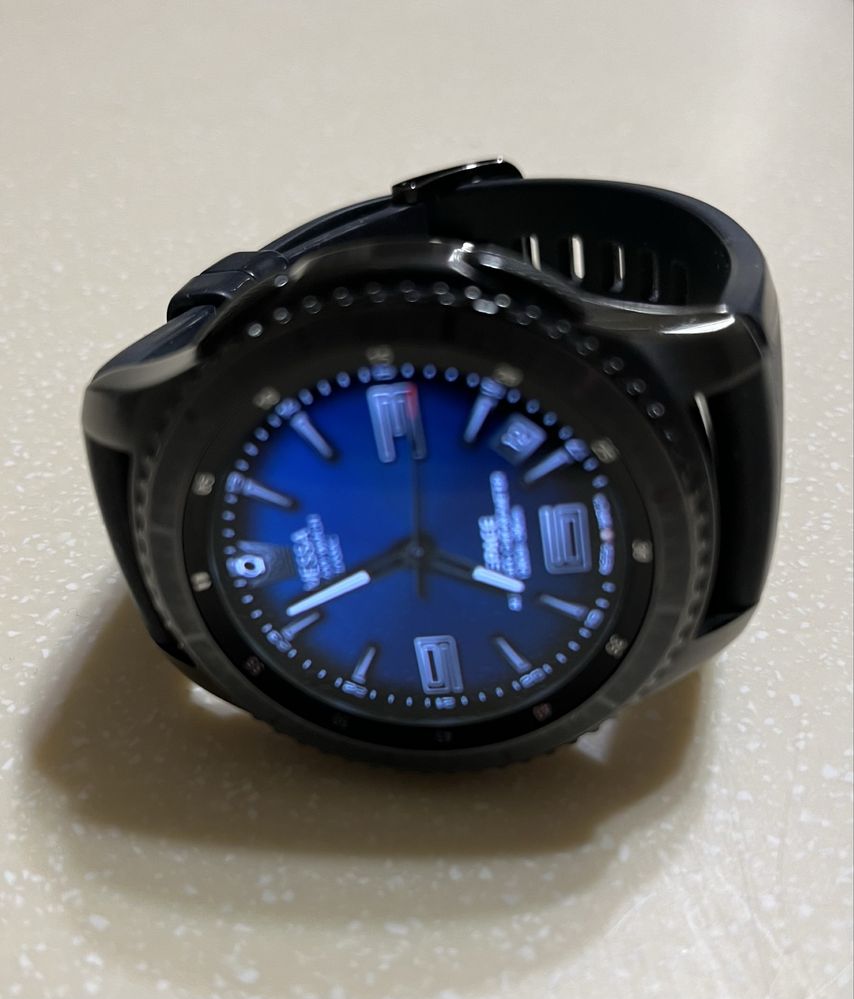 Часы Samsung Gear S3 frontier в отличном состоянии.