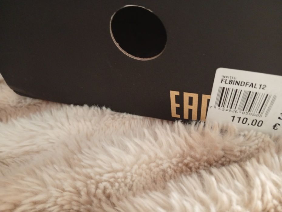 Sapatos  Guess novos