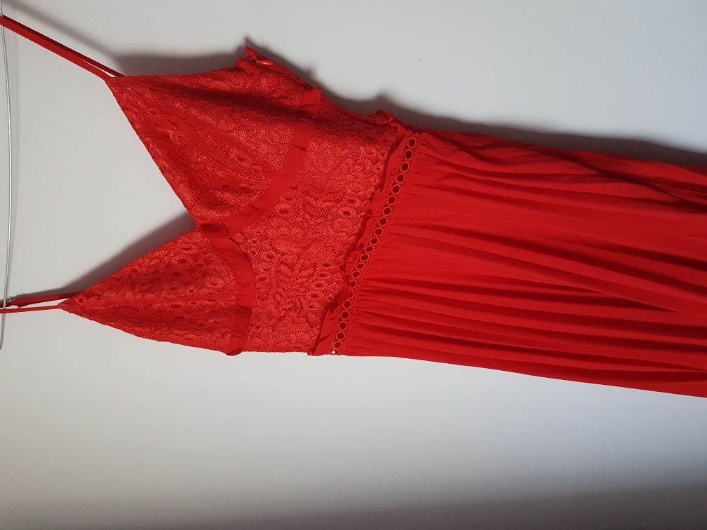 Sukienka rozkloszowana czerwona plisowana ażurowa S 36