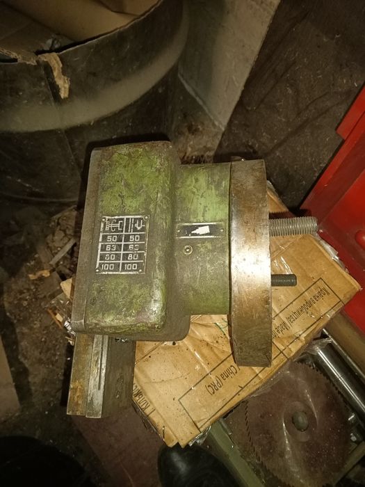 Довбальна головка до фрезерно станка 676