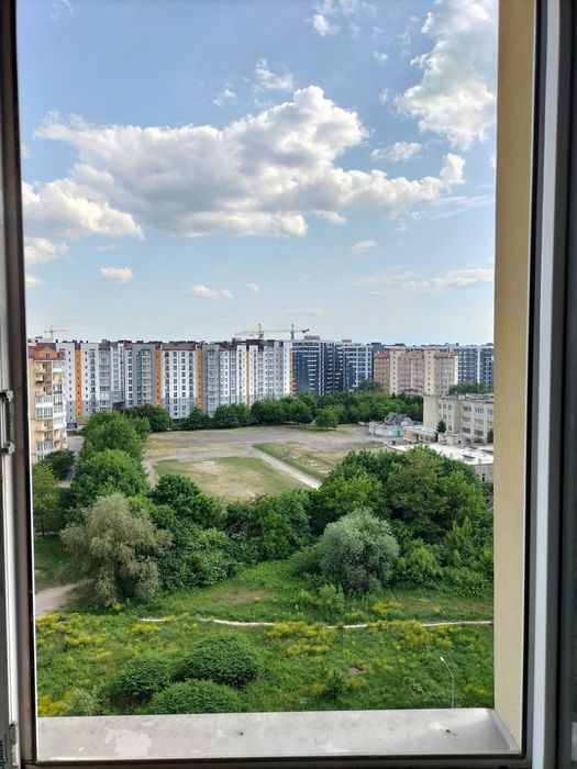 Простора 3к квартира з гарним видом в затишному районі