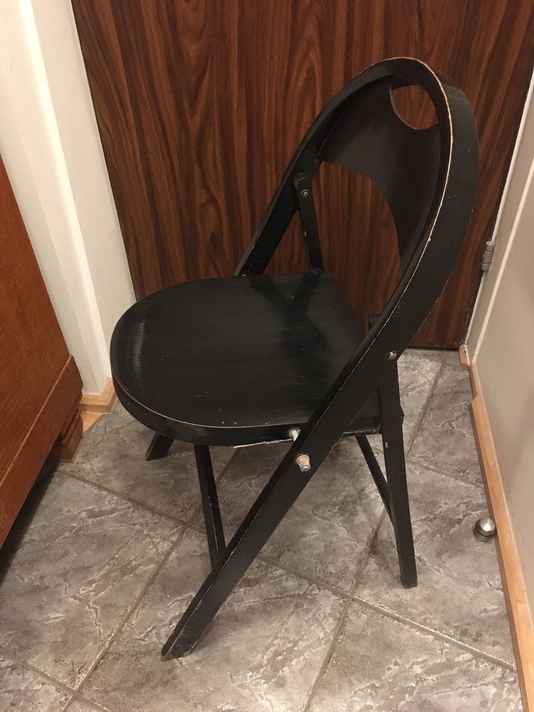 Stare krzesło składane czarne