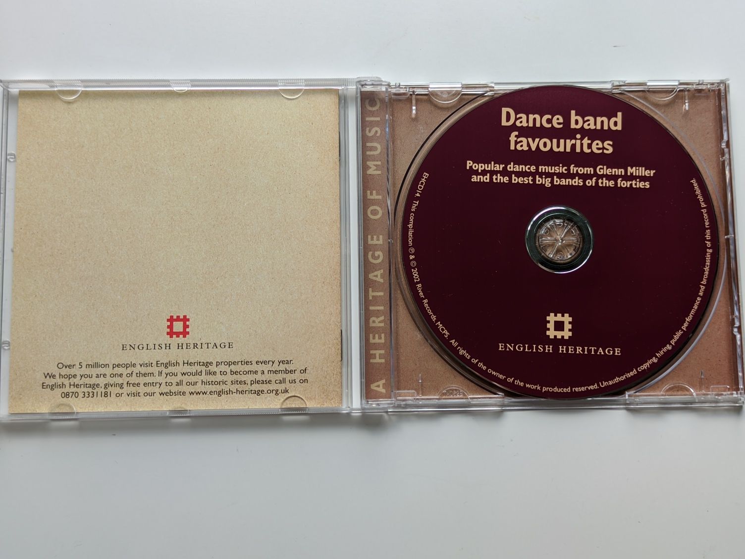 Фирменный CD Dance Band Favourites
Glenn Miller Frank Sinatra