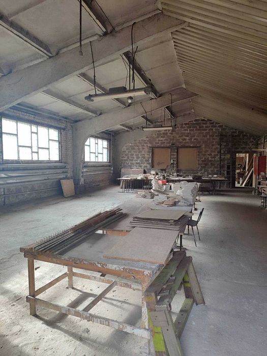 Продам   Комерцiйне виробничо складське примiщення   вул.Дрозда 7