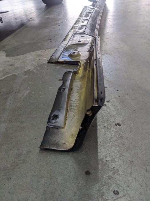 Продам накладку порогу Мерседес w210 LH