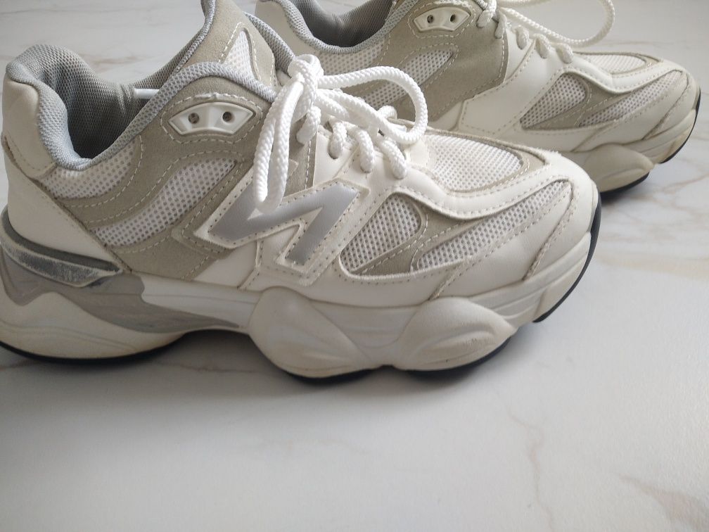 Продам жіночі кросівки NewBalance