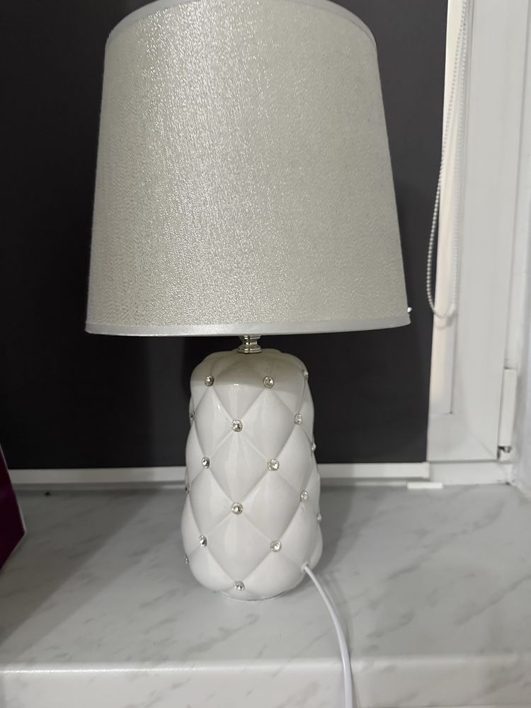 Lampka nocna biala
