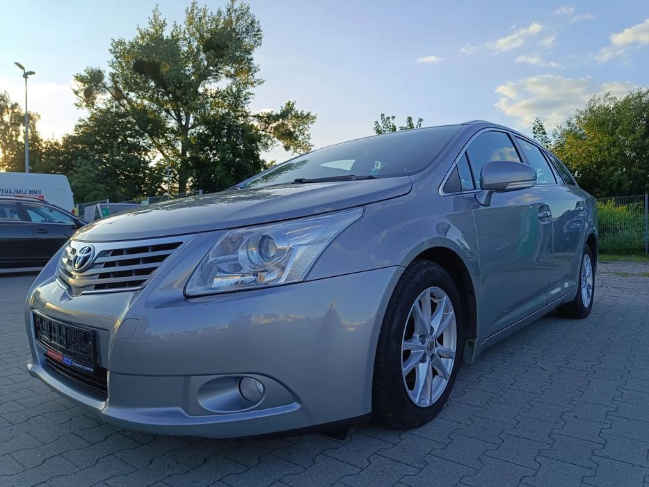 Toyota Avensis Kamera cofania / Klimatyzacja / Nawigacja