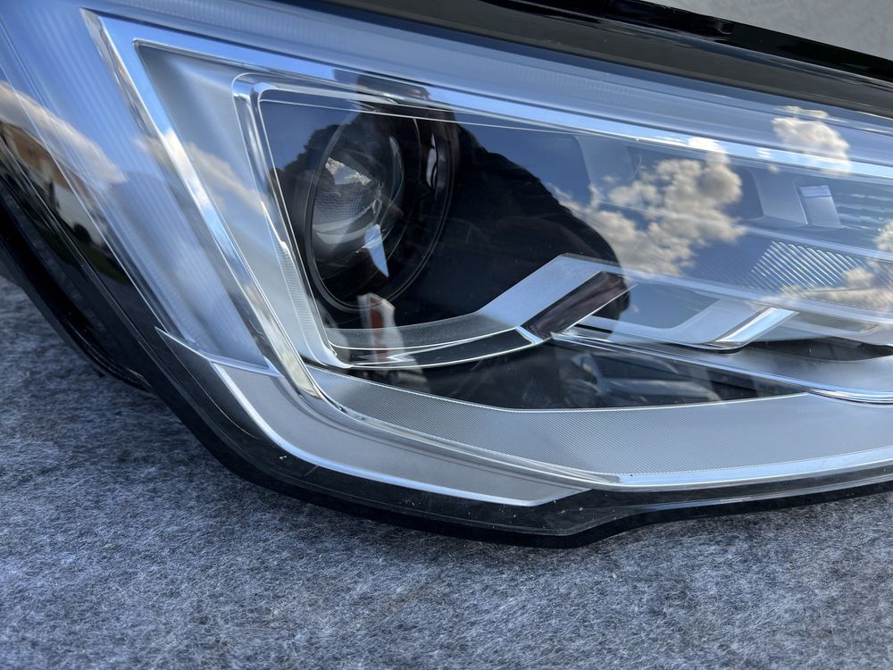 8XA941006 Фара права audi a1 A1 BI XENON