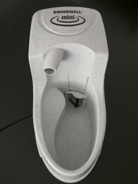 Fonte de água para gatos