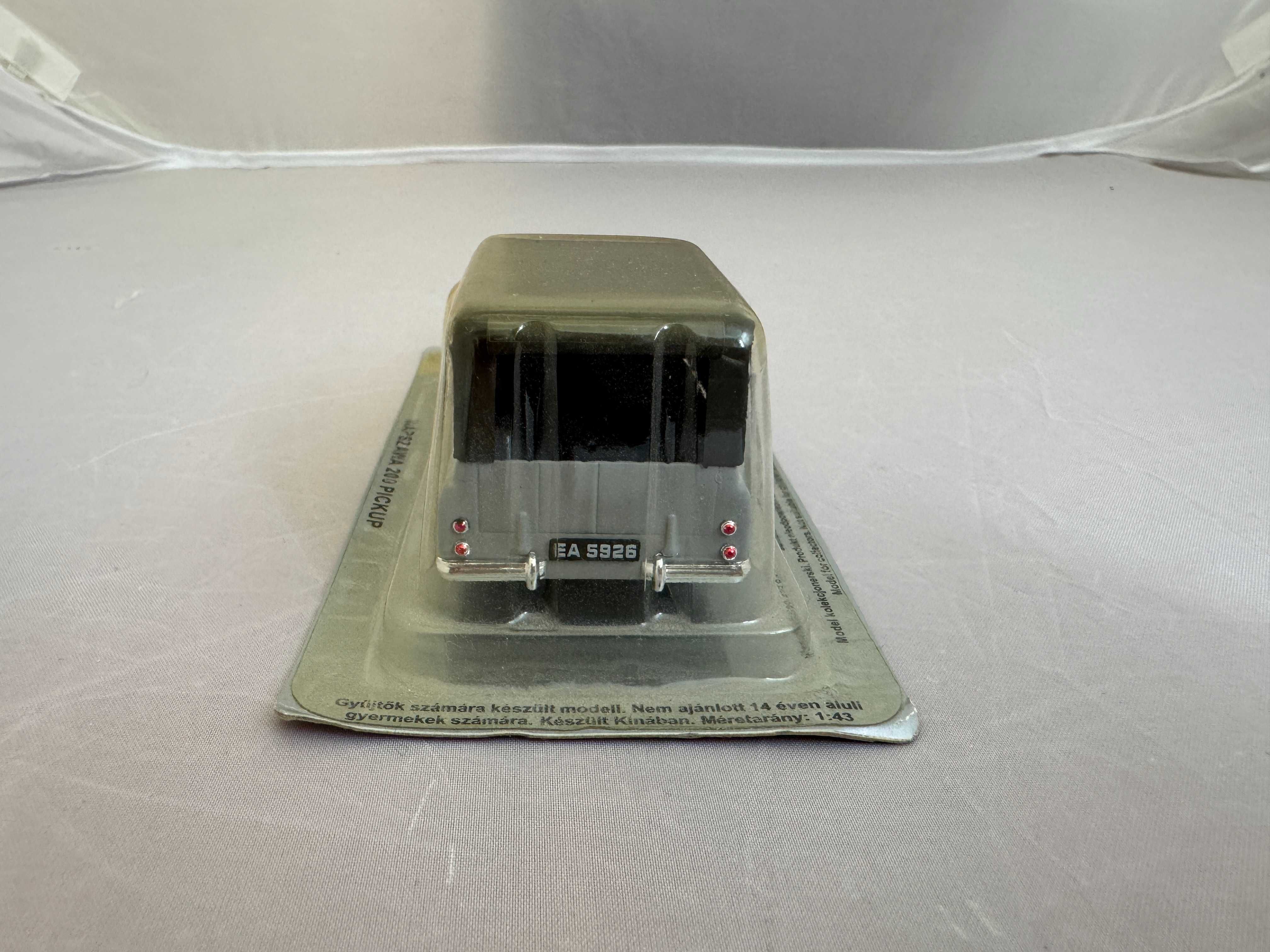 Warszawa 200 pickup LEGENDY FSO 1:43