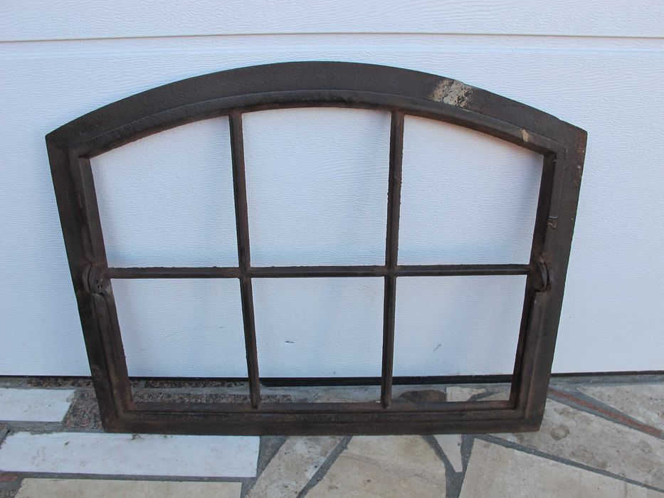 Okna okienka żeliwne