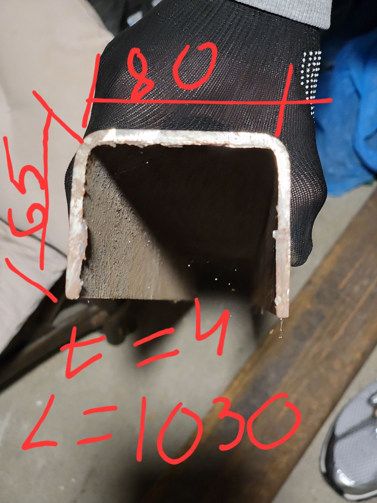 Швеллер 80 × 65 × 4 мм