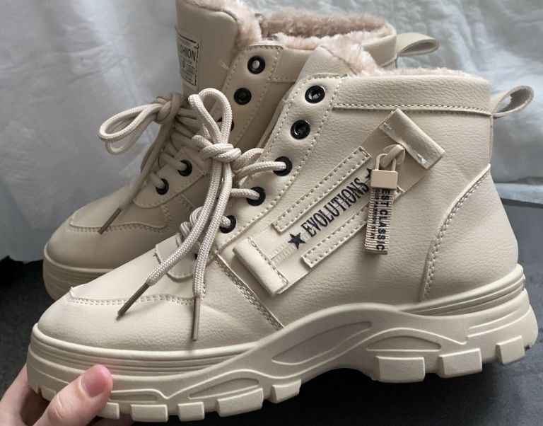 Ботінки зимові ,нові,38 розмір