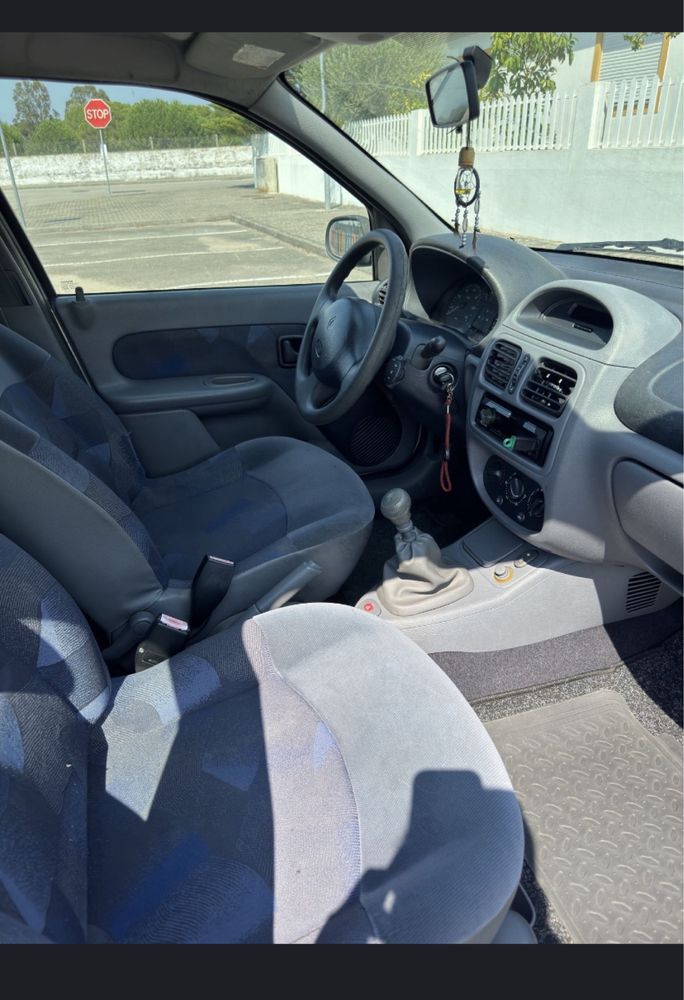 Renault Clio 1.2 - 2000