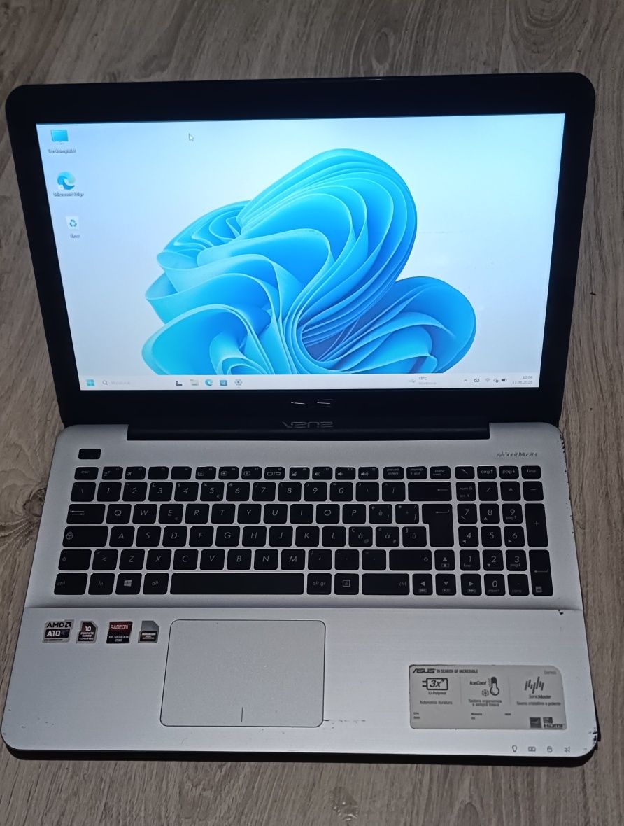 Laptop 15,6" Asus F555D 8 gb ram  500 gb Windows 11