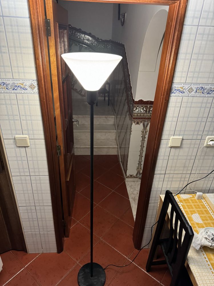 Candiero de preto e branco