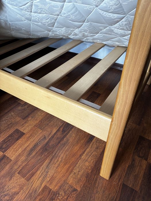 Ліжко двоповерхове в дитячу деревʼяне букове