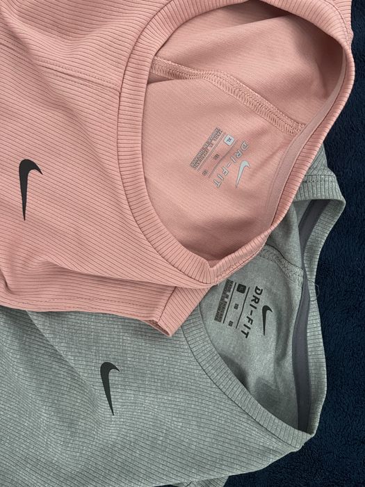 Camisolas Nike rosa e cinza