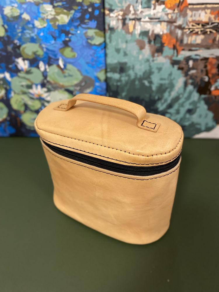 Damska skórzana kosmetyczka „HandMade”.