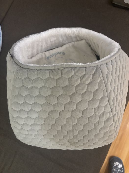 Іграшки та хатинка для котика