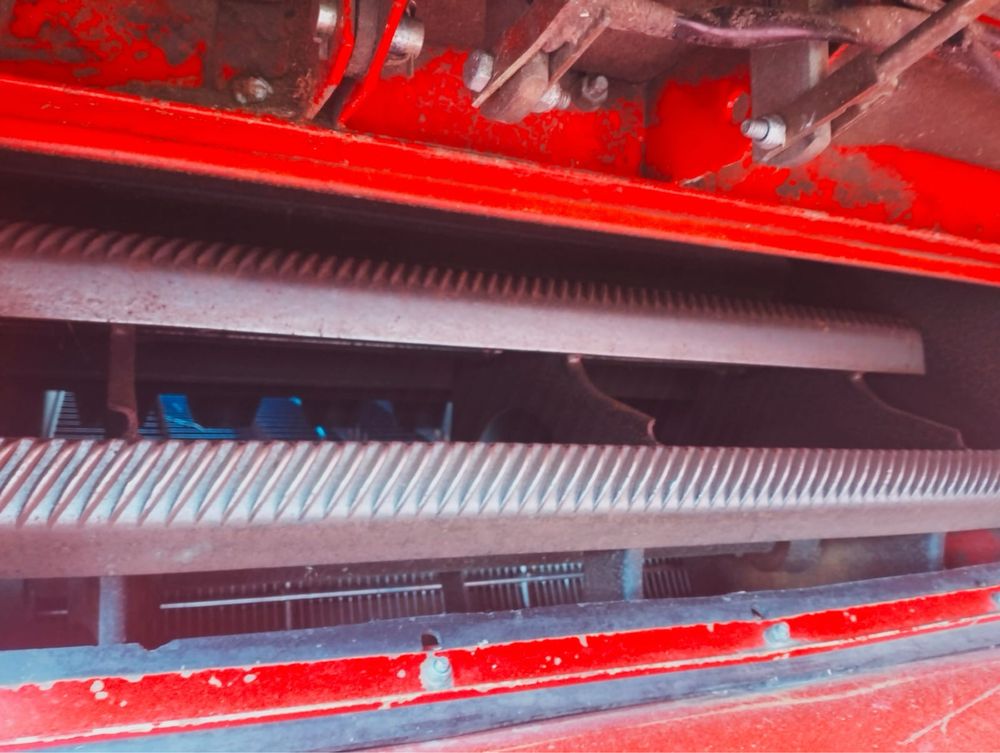 Комбайн зернозбиральний Massey Ferguson 20. Майсей Фергусон 20