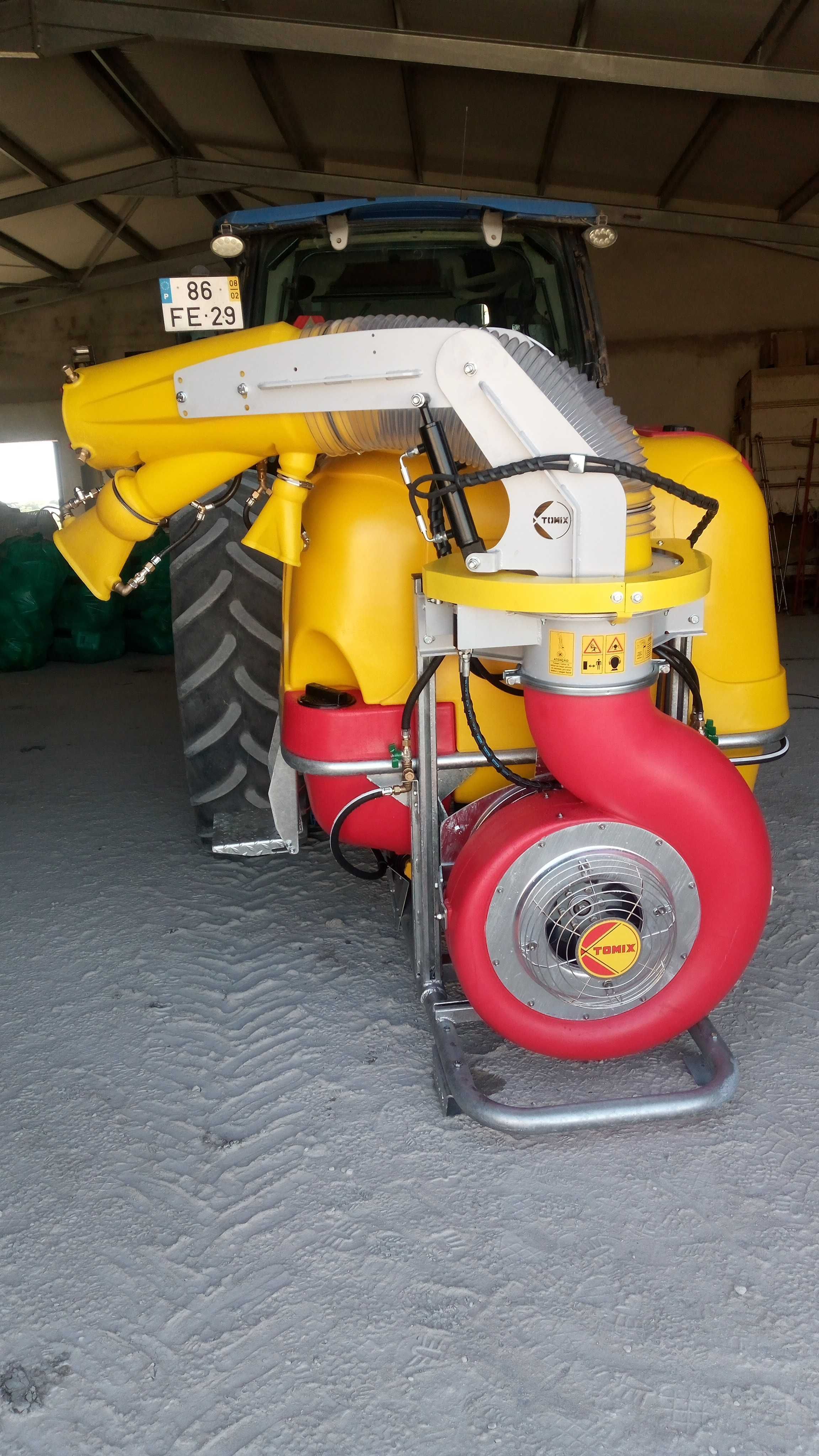 Vende se pulverizador tomix 800 litros com pouco uso