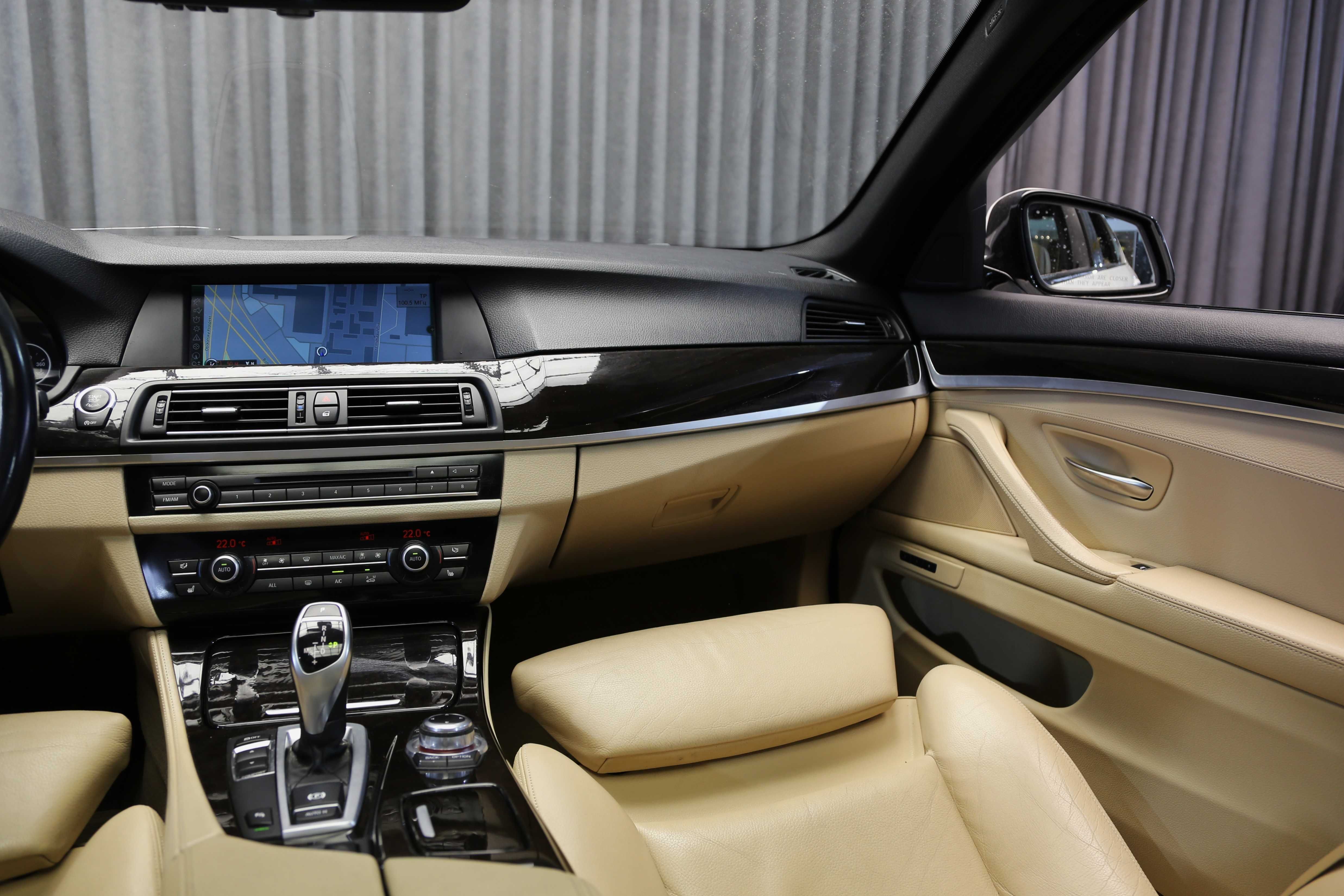 BMW 5 Series 2012 року