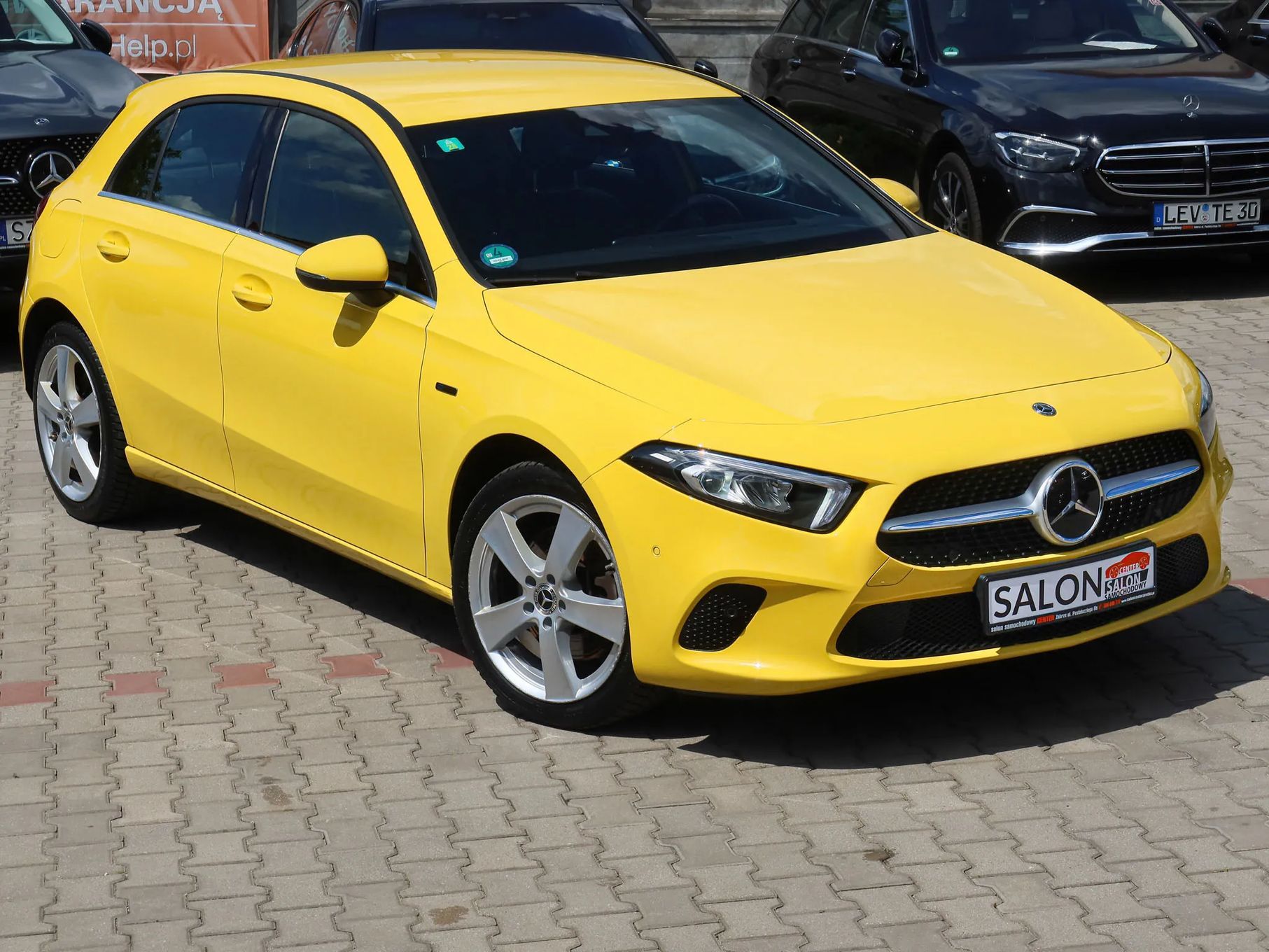 Mercedes-Benz Klasa A 250e 218 koni ACC Blis Pakiet Jezdny Webasto Virtual Komforty 18” Mbux