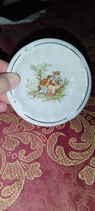 Mała porcelanowa popielniczka