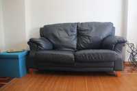 Sofá de couro azul escuro - Dark blue leather couch