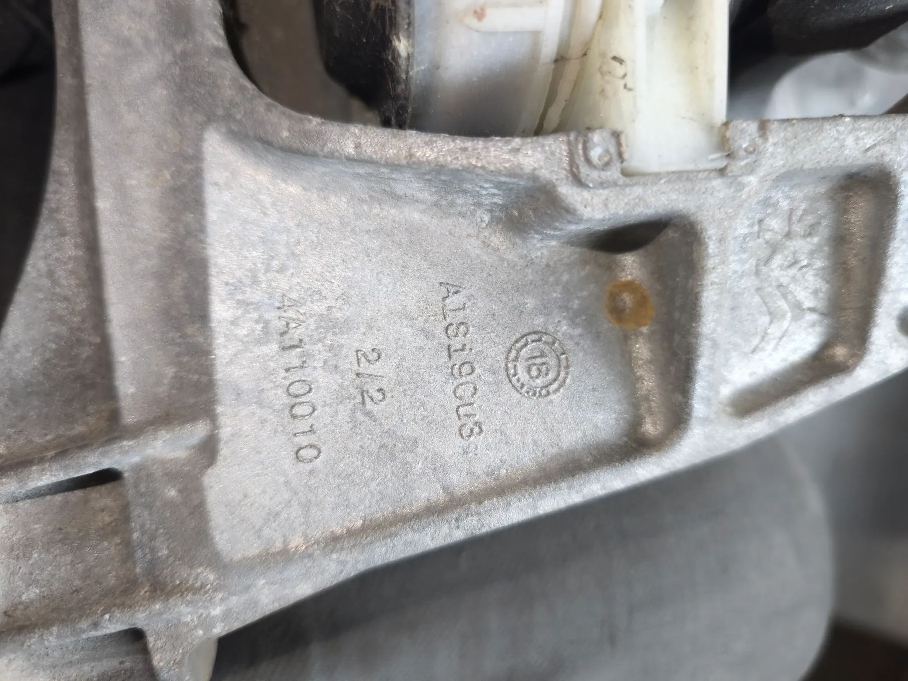 Łapa poduszka silnika citroen Jumpy Peugeot Expert Toyota Proace 2.0 4a110010 9816338580