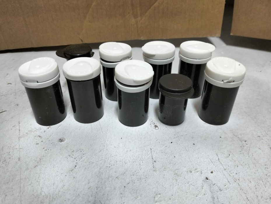 Pojemniczki, opakowania plastikowe, brązowe