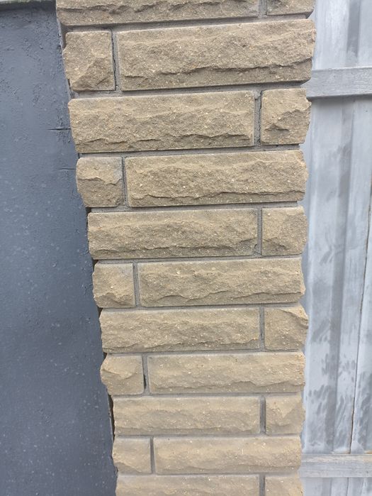 Облицювальна цегла рвана  на паркан б/в