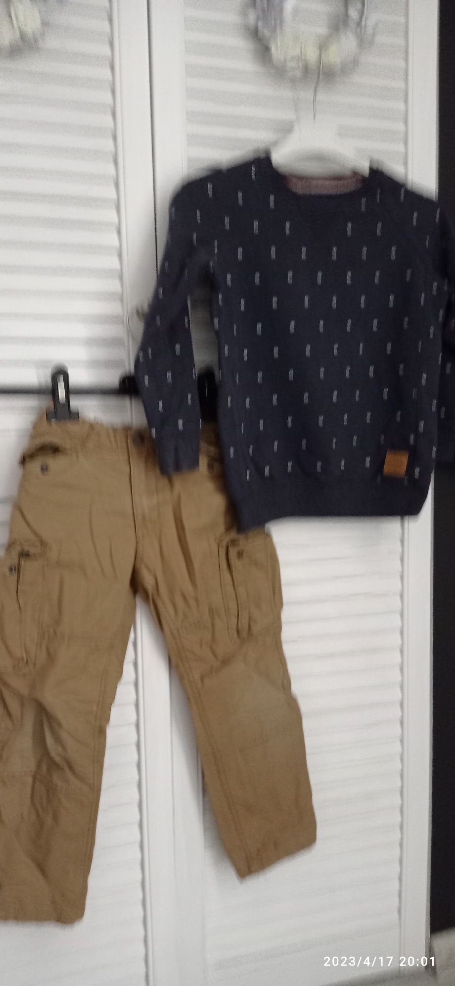 Spodnie h&m 116 oraz bluzka chłopięca