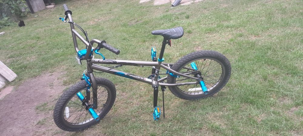 Niebieski bmx freesty 20