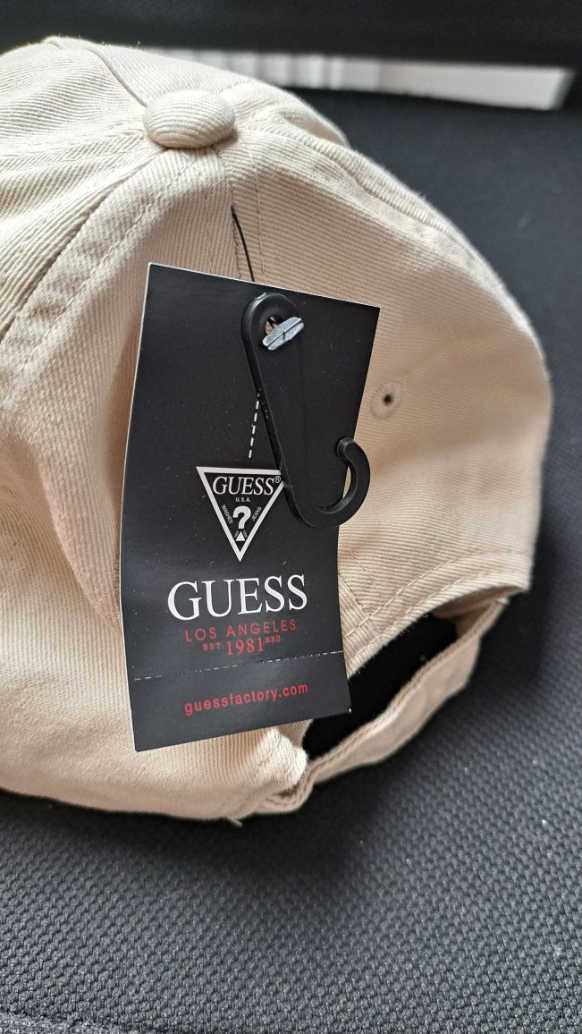 Guess Nowa czapka z daszkiem