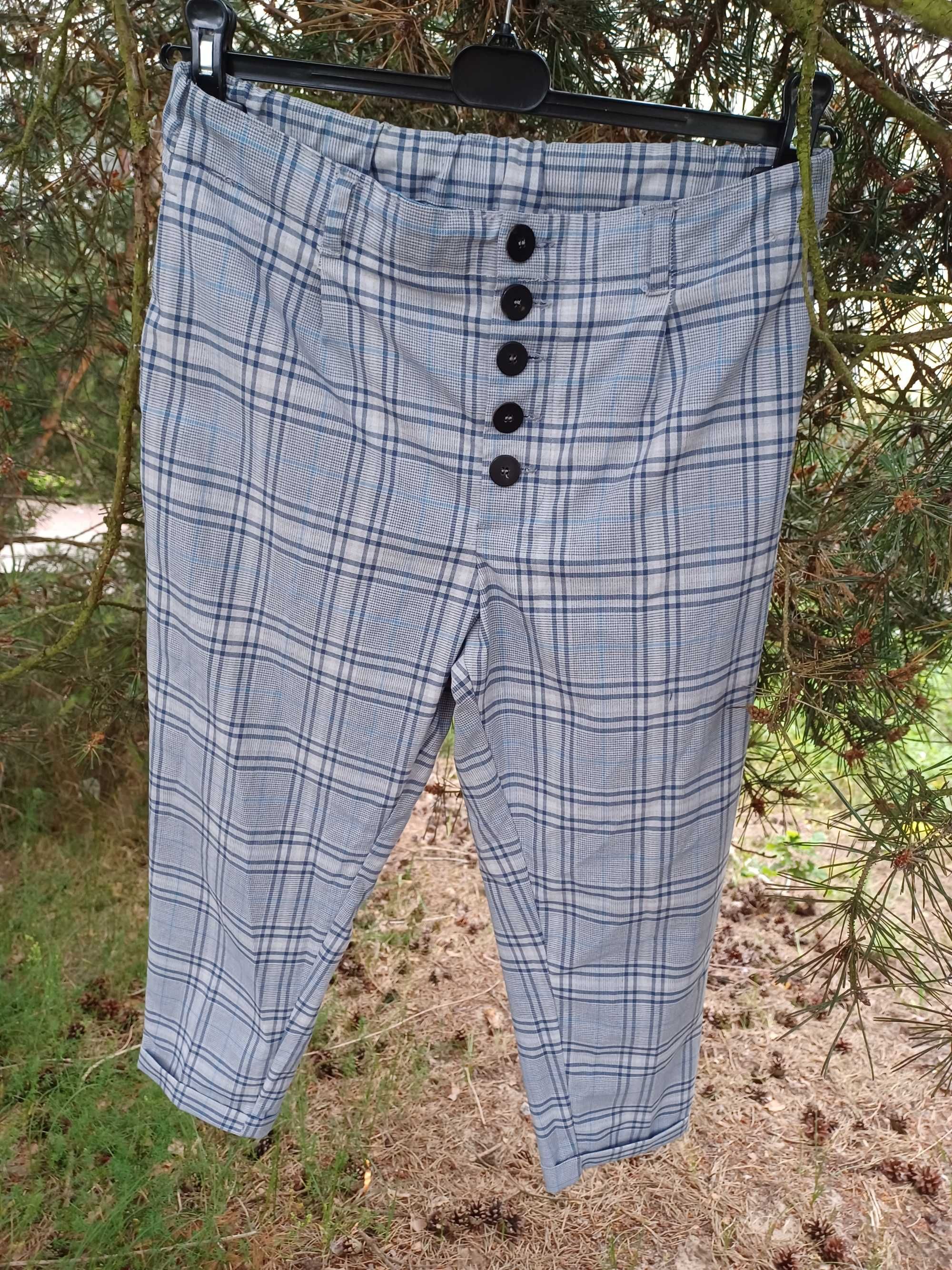 Spodnie 7/8 lekko szersza nogawka Mom Fit marki Akme rozmiar M/L.