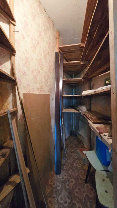 Продається 4-кімнатна квартира на вул. Земська, Сертифікат