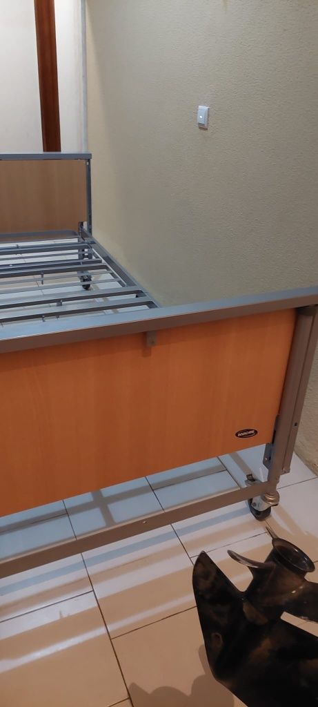 Cama articulada elétrica da Invacare+colchão impermeável+Sobre-colchão